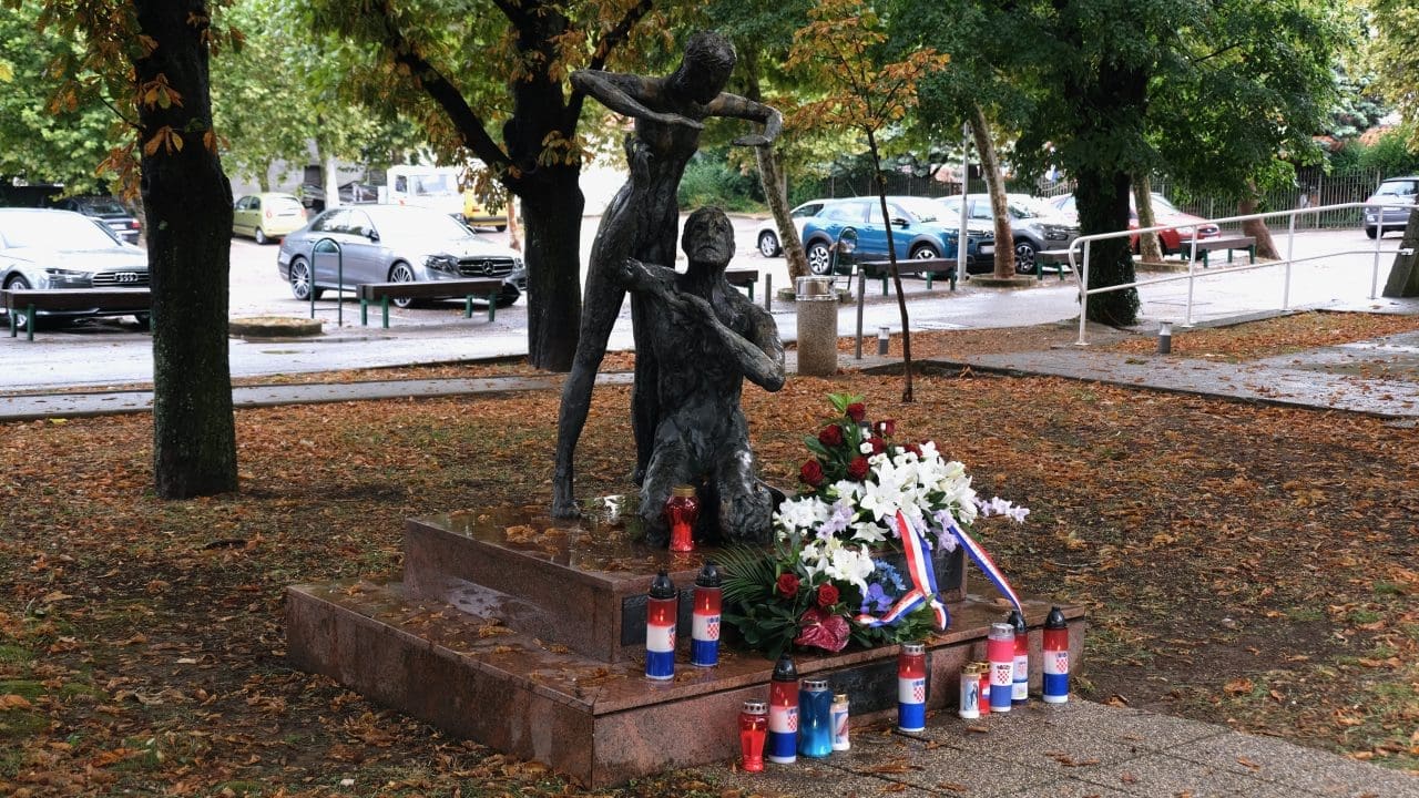 Spomenik palim borcima Spomenik palim borcima